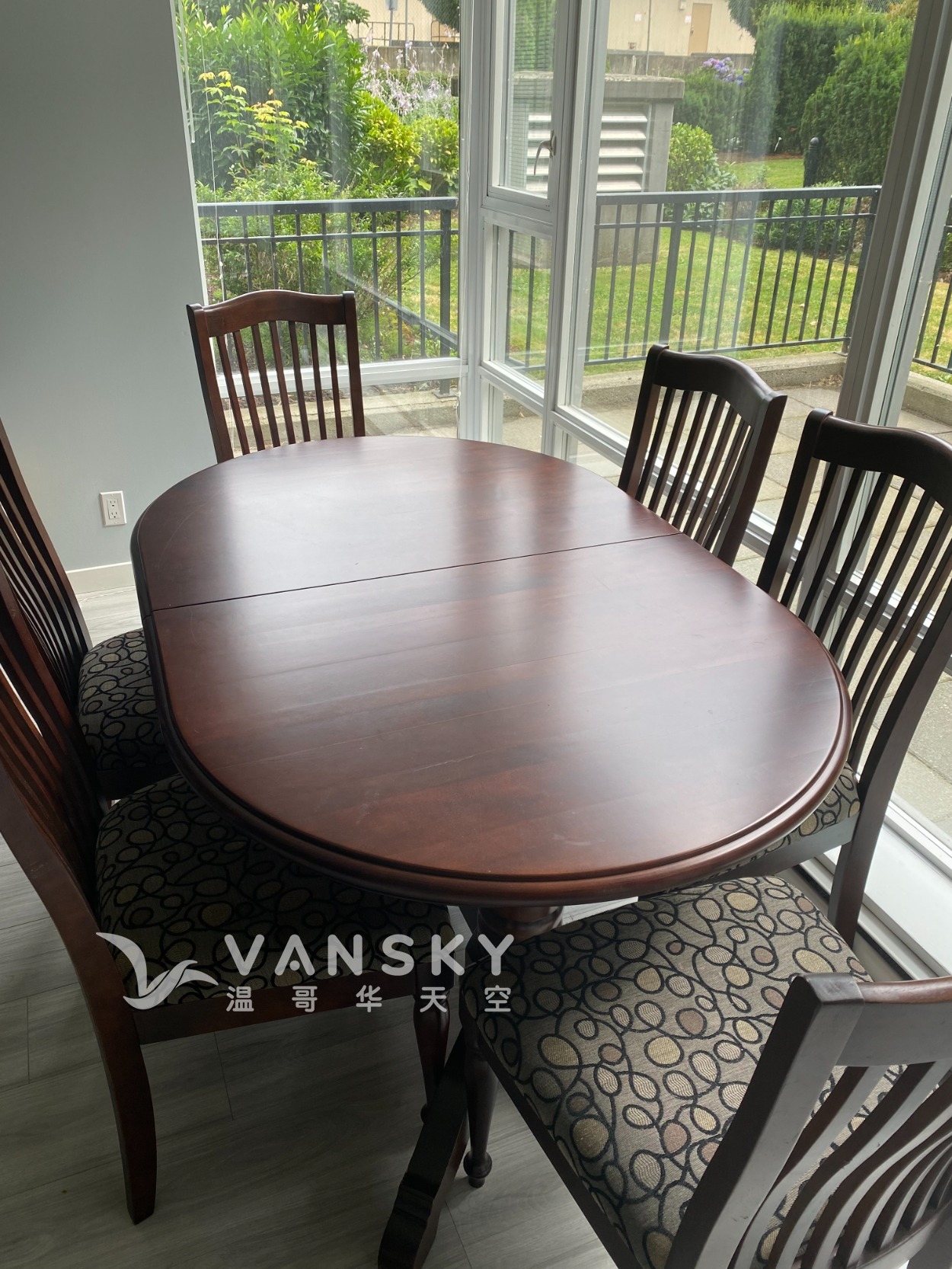 220804134941_dinner table-3.jpeg